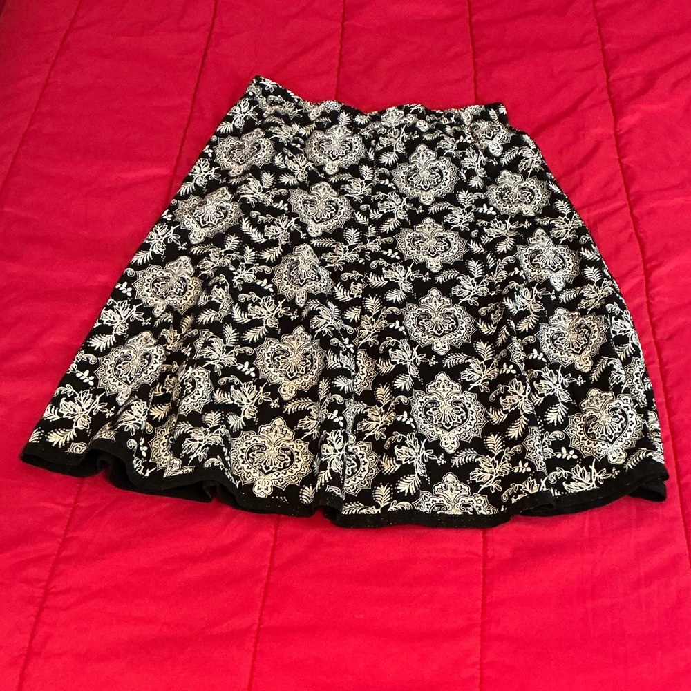 R-Q-T Elegant Black & White Floral Skirt